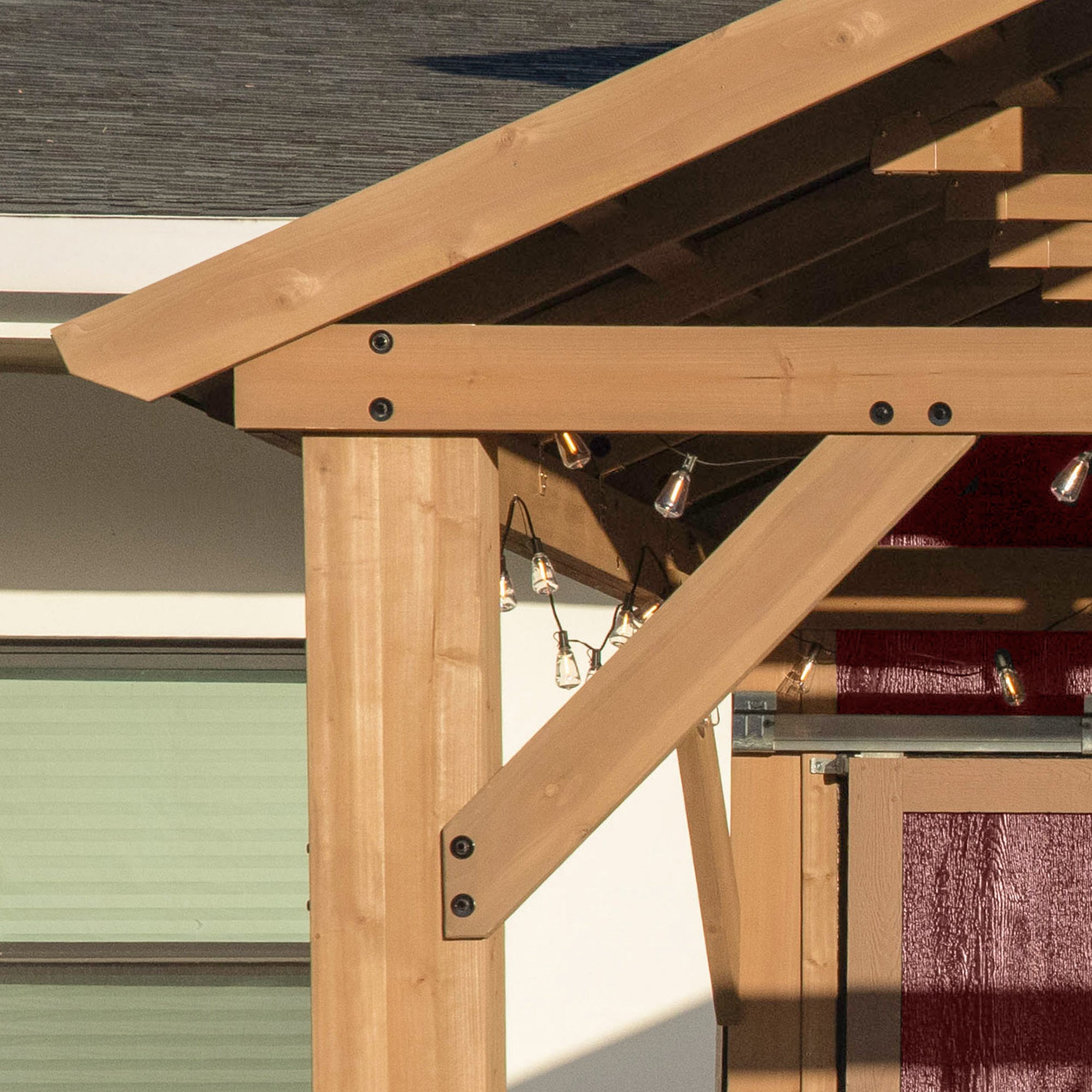 Close up of the gable rafter side 